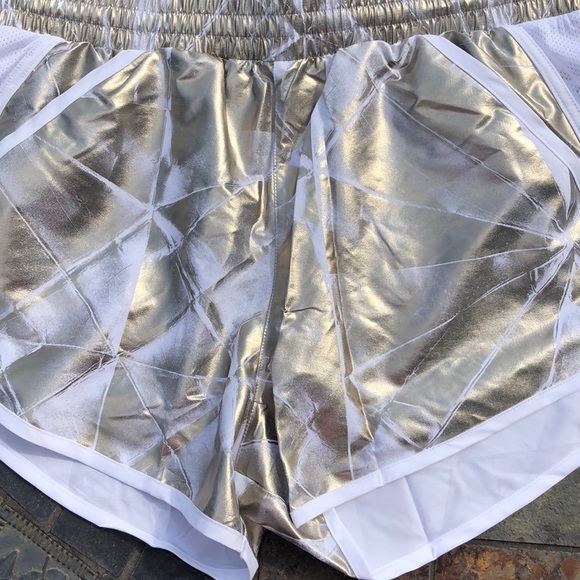UA GOLD METALIC SHORT LARGE LOOSE/Lining - Picture 3 of 8